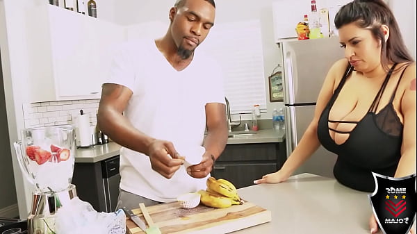 After gym workout bbw sofia rose takes bbc deepthroat & facefuck