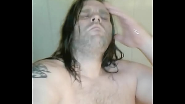 Nonton Me Getting Clean thumbnail