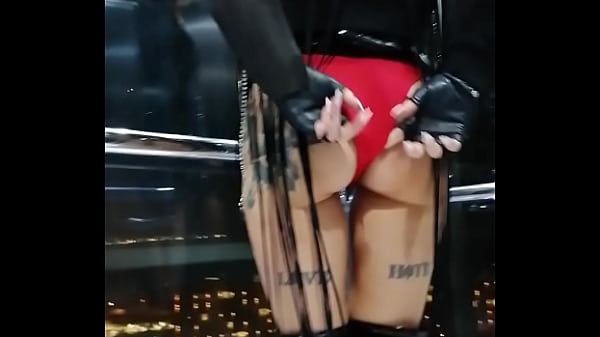 Nonton J'ai &eacute;t&eacute; Tellement Coquine Pendant Mes Vacances Et M&ecirc;me Dans L'ascenseur ... thumbnail