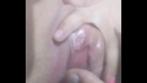 marido_brincando com a_buceta rosinha eapertada da esposa novinha