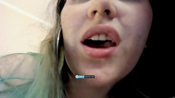 Play MP4 - SPIVI LOVES TO PLAY HERSELF