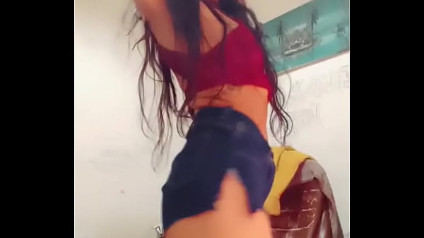 Nonton Bailando Sola thumbnail