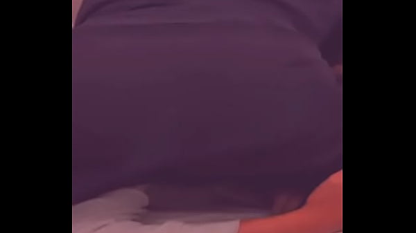 Le pongo el culo a pelo a mi mejor amigo desechado despu&eacute;s que termina con su novia 