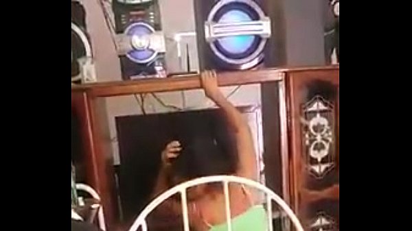 Play MP4 - Jovencita perreando