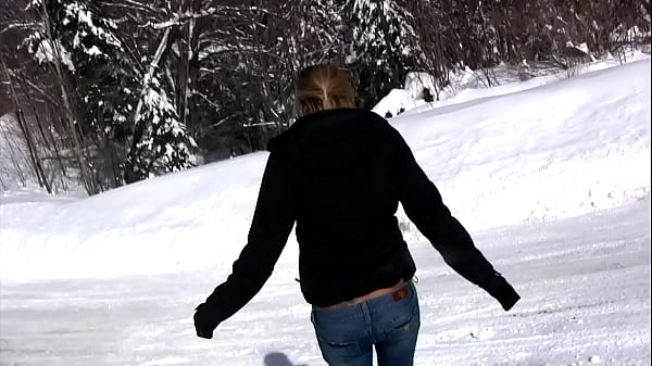 On our ski vacation i strip and pee in the snow 