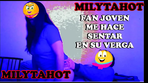 Fan joven me hace sentar en su verga y me da peladito por adicional 