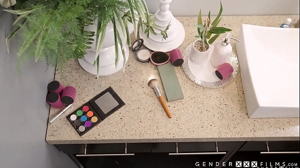 Play MP4 - Insane shemale shemale male bareback threeway