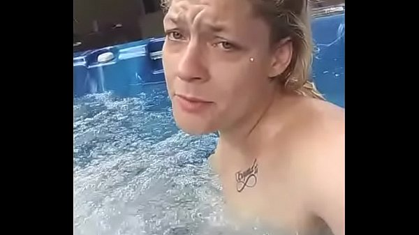 Play MP4 - Hot tub fun