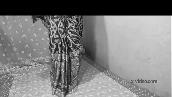 आशा भाभी की साड़ी में जोर जोर चूत की प्यास बुझाई 