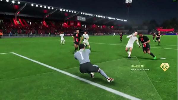 Gaulao mostrando como colocar a m&atilde;o na bola com vontade 