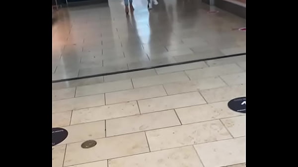 Nonton Bitches Walking In The Mall thumbnail