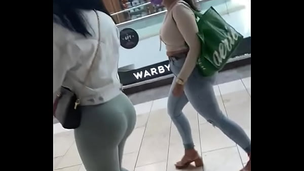 Nice ass pendejas in the mall