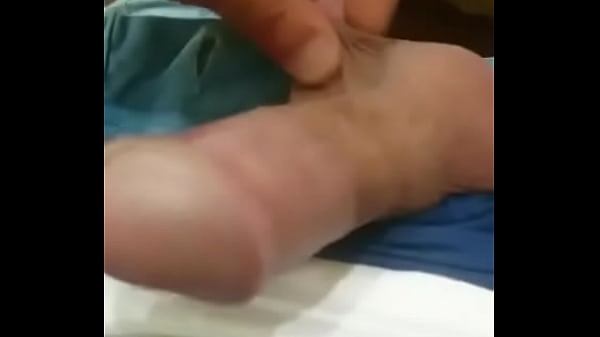 Mi novio gay me muestra su pene