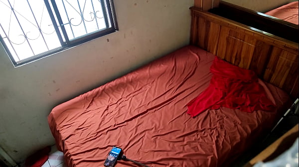 Play MP4 - MI HERMANASTRO LLEGO A CASA JUSTO CUANDO REALIZABA PORNO CASERO&comma; IBAMOS A FOLLAR PERO LA ESPOSA DE MI HERMANASTRO LLEGO Y NOS INTERRUMPIO LA ESCENA&period; FINAL INESPERADO&period; PORNO REAL CASERO DE NUEVOS ACTORES