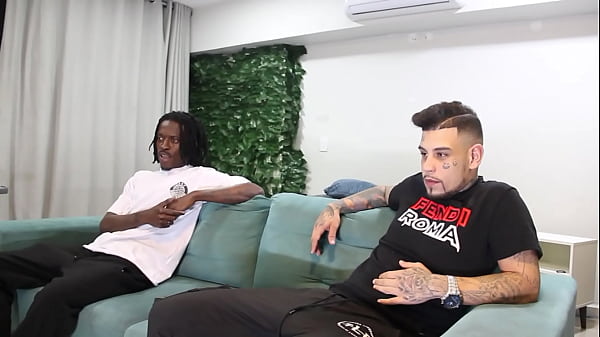 Play MP4 - Fudendo a mulher do meu amigo corninho na frente dele