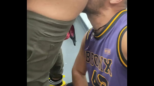 Ali Mesmo No Mict&oacute;rio Do Banheiro Fodi O Rabo Do Trabalhador. thumbnail