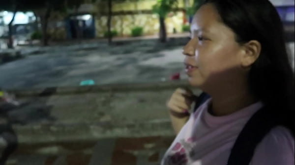 Play MP4 - me encierro con esta morena que le ofrezco dinero