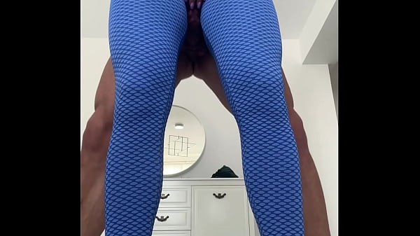 Trainer like to rub his dick on me after workout 