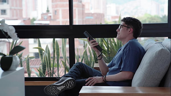 Nonton Hot Milf Riding Her Husband thumbnail