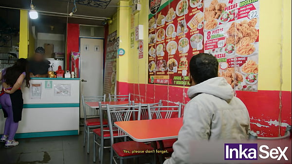 Mesera blanca madura se folla a negro por nopagar su_comida