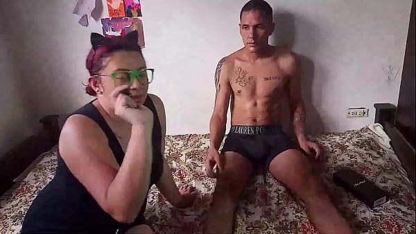 Play MP4 - contrato una profesora para que me ense&ntilde;e a usar juguetes sexuales con mi novia para el dia de san valentin pero termino follandome a la maestra sin condon y creo que la embarazo