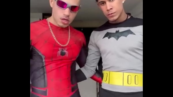 Play MP4 - Tem dias que os her&oacute;is s&oacute; querem se pegar e gozar&period;