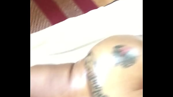 Nonton Pour Oil While I Shake My Ass thumbnail