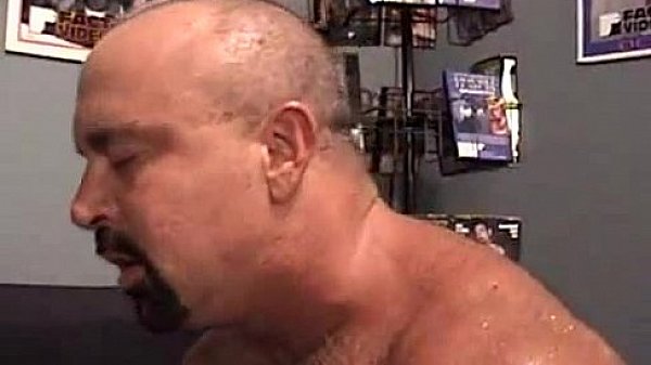 Bear Gives A Creamy Face Bath 