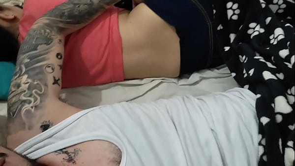 Play MP4 - Me la folle mientras estaba descansando