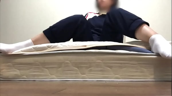 いつも野球部のマネージャーしてるけど、もっこりしている部分を見てマンコに雫が落ちている野球部マネージャー。 