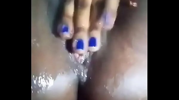 Negrita me env&iacute_a v&iacute_deo toda mojadita