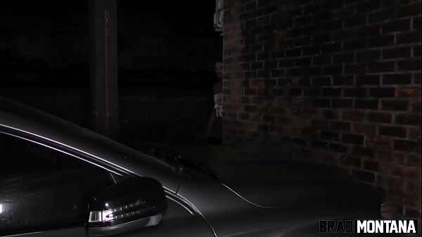 Vizinha safada luara foi pega no flagra e ganhou leite dentro 