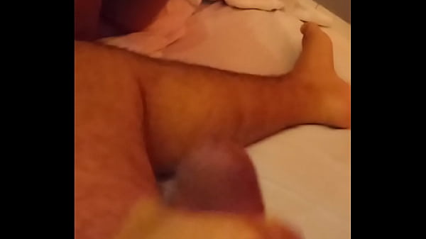 punhetando o marido e levando socada do_comedor_pauzudo