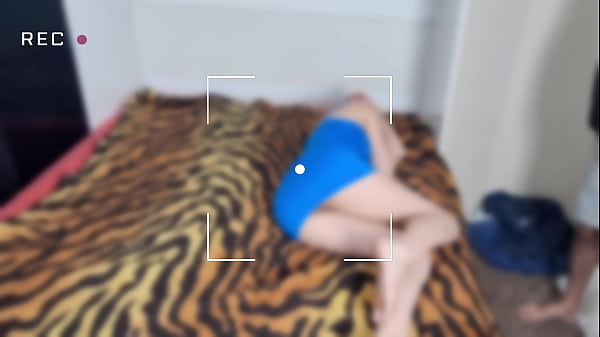 Play MP4 - Visita noturna inesperada no quarto da minha meia-irma