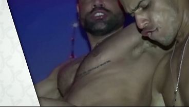 Play MP4 - &num;SUITE 69 - No banho com Wagner Vittoria e Andy Onassis bate papo sobre o sobre sexo - Parte 2