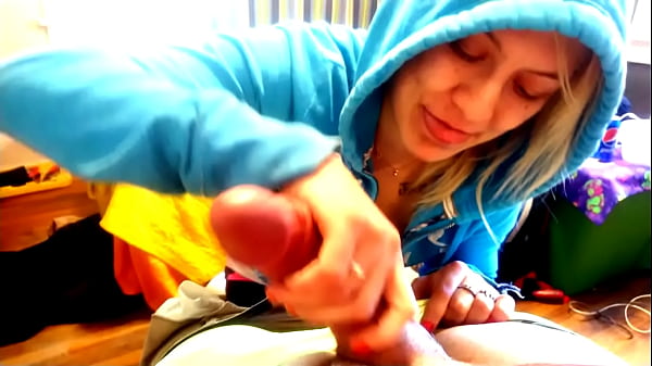 Cute_gf Chloe Kennedy shows_off her_bj skills