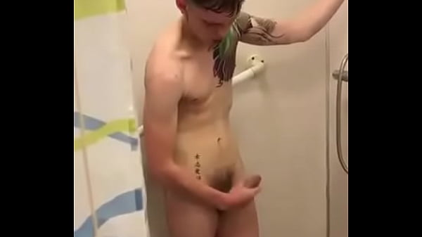 Novinho gostoso no banho 