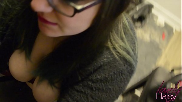 Lovelyhaley gives the pizza guy a tip with accidental facial p 