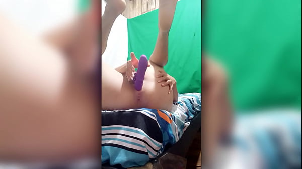 Play MP4 - EL SUPER DILDO ELECTRICO HACE GEMIR INTENSAMENTE A LA ZORRA JOVEN DE MI MADRASTRA&excl;&excl; LA VAGINA AJUSTADA PEDIA MAS PROFUNDIDAD MIENTRAS ELLA LO DISFRUTA AL MAXIMO&period; PORNO REAL CASERO GRATIS