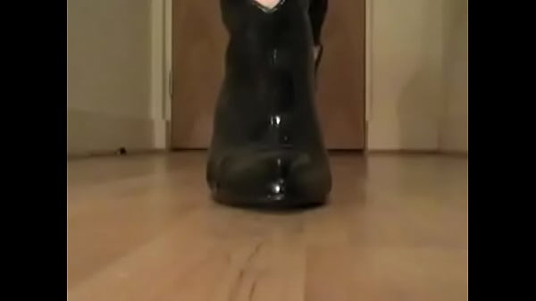 Giantess Discord .com 2 Giant Woman Crush Feet thumbnail