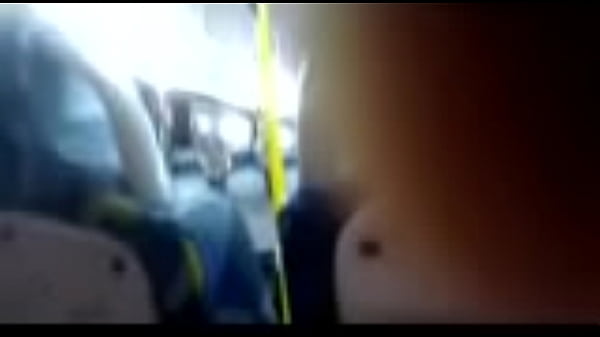 Punheta no bus&atilde_o
