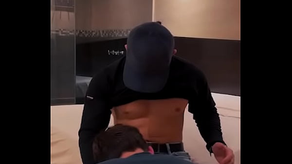 Play MP4 - El repartidor delivery me folla por propina extra y resulto ser muy dominante