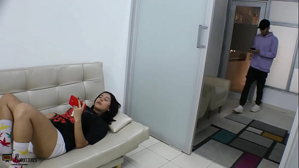 Mientras El Cornudo De Mi Novio No Se Encuentra En Casa Su Hermanastro Me Folla El Co&ntilde;o thumbnail