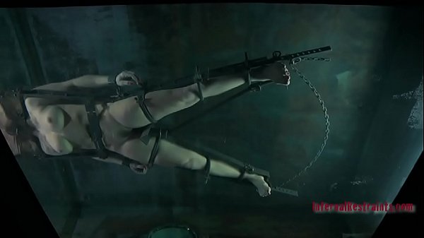 Nonton Sassy Hottie In Nice Underwear Is Posing thumbnail