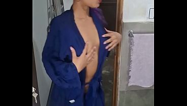 Nonton Sexo Casero Con El Plomero Del Barrio thumbnail