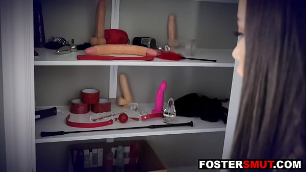 Play MP4 - Foster step mom makes disobedient stepdaughter suck her strap-on