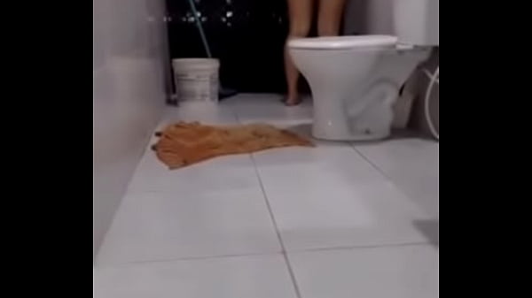 Filmei O Banho Da Minha Esposa E Mostrei Pra Voc&ecirc;s Sentirem O Tes&atilde;o Que Eu Sinto thumbnail