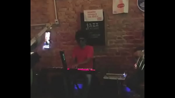 Nonton Bruno Knows How To Solo Very Well In Keyboard thumbnail