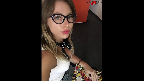 Nonton Brunette Rides Big Dick Foreigner thumbnail