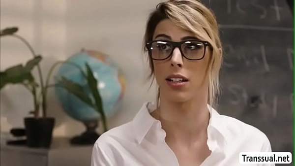 TBabe Casey Kisses enjoys when her Assistant rammed his butthole 